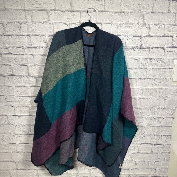 Everlyn K- Colorblock Soft Knit Kimono / Poncho Wrap- One Size - Picture 1 of 9